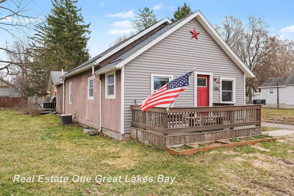 621 W Hosmer Street St. Charles Village MI 48655