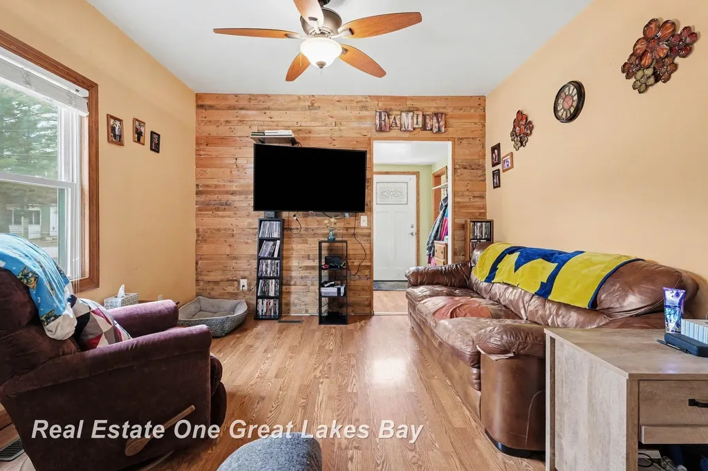 621 W Hosmer Street St. Charles Village MI 48655