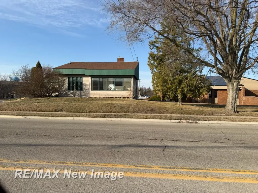 402 Bayliss Street Midland City MI 48640