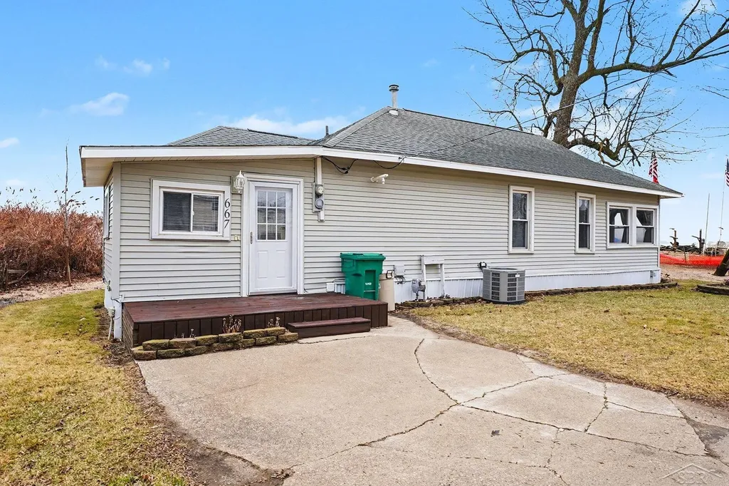 667 Bay Road Bangor Charter Township MI 48706
