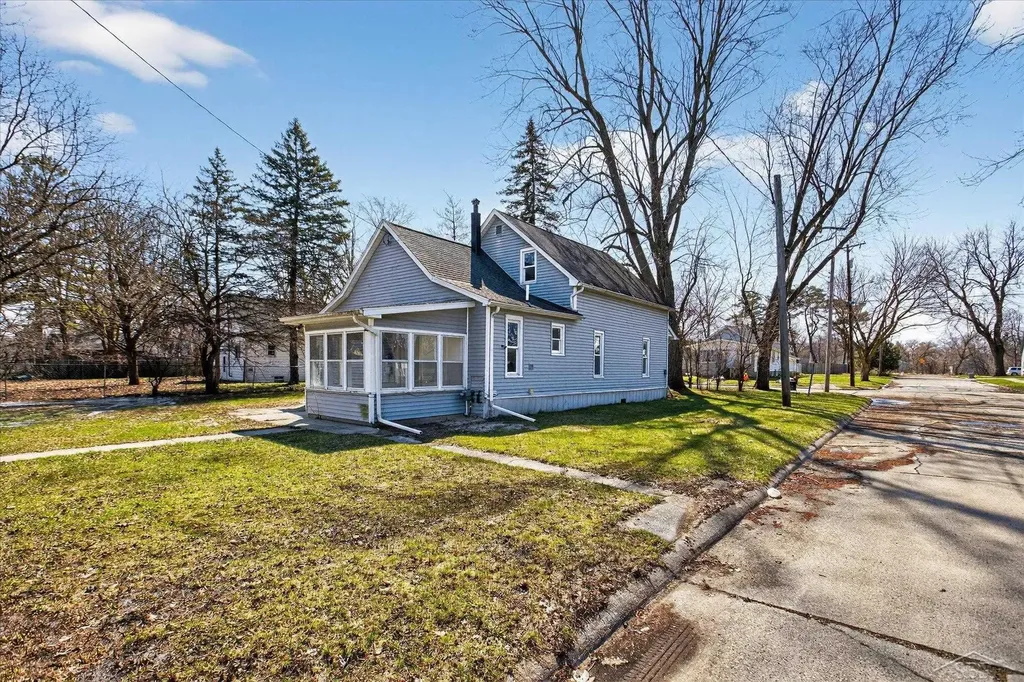 1724 Maine Street Saginaw City MI 48602
