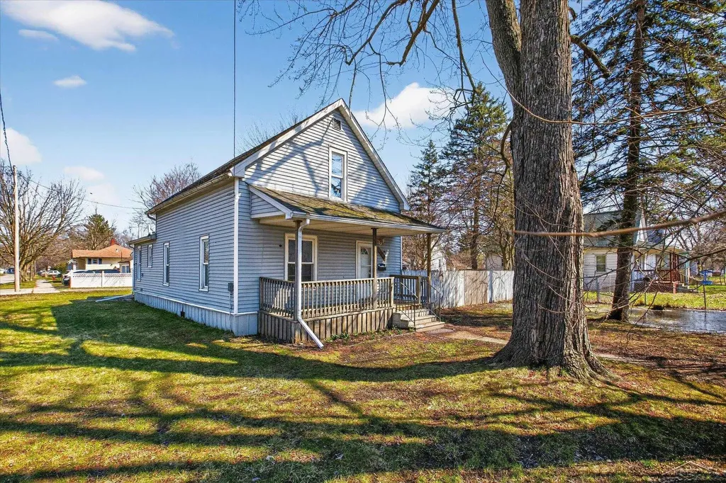 1724 Maine Street Saginaw City MI 48602