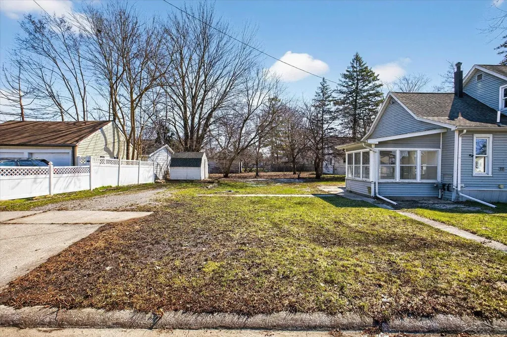 1724 Maine Street Saginaw City MI 48602