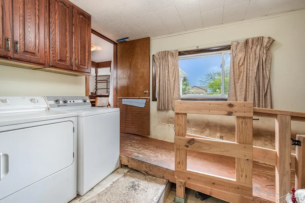 2430 S 4 Mile Road Kawkawlin Township MI 48631