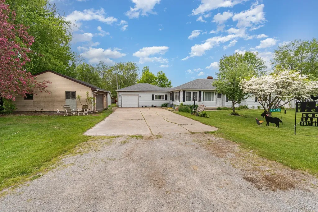 2430 S 4 Mile Road Kawkawlin Township MI 48631