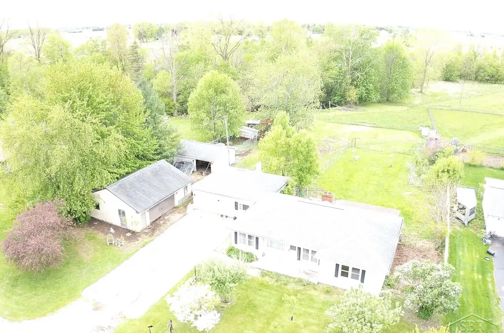 2430 S 4 Mile Road Kawkawlin Township MI 48631