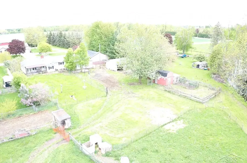 2430 S 4 Mile Road Kawkawlin Township MI 48631