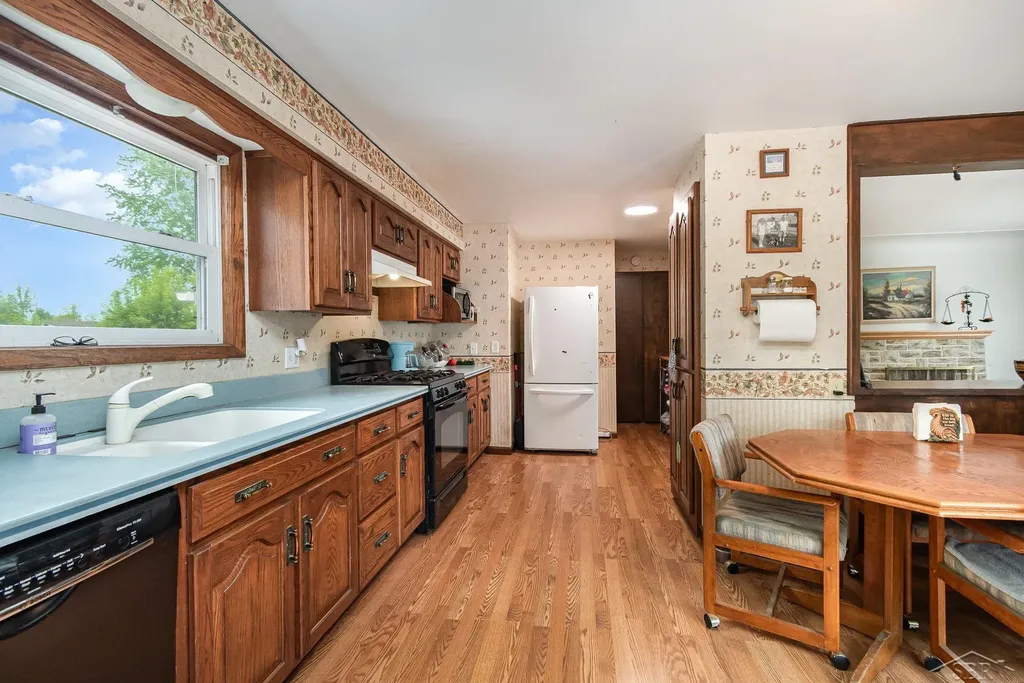 2430 S 4 Mile Road Kawkawlin Township MI 48631