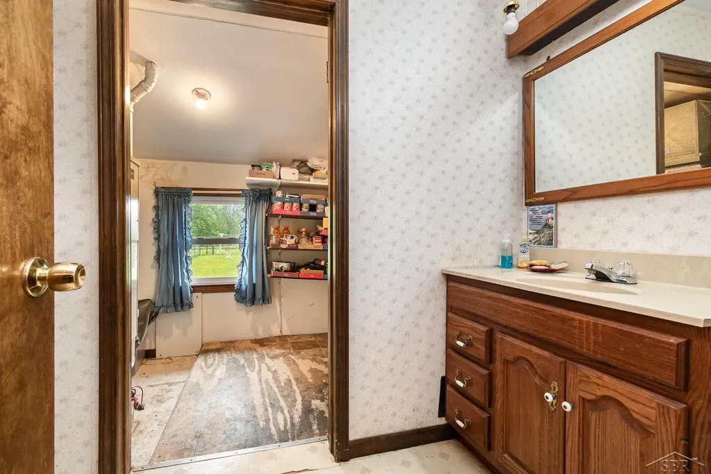 2430 S 4 Mile Road Kawkawlin Township MI 48631