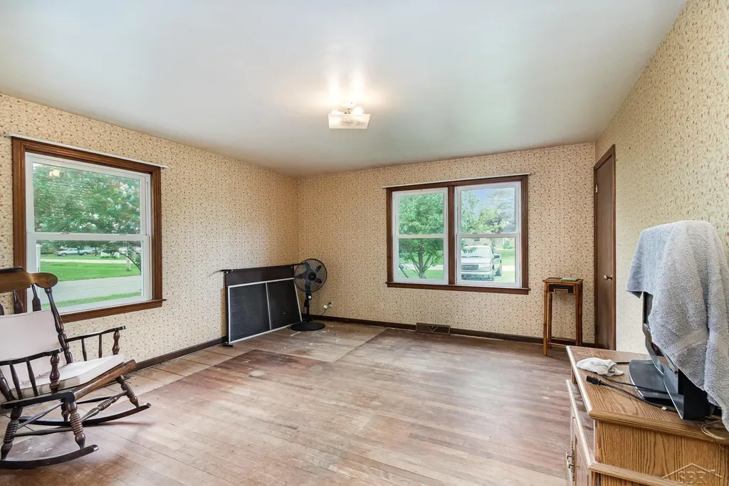 2430 S 4 Mile Road Kawkawlin Township MI 48631