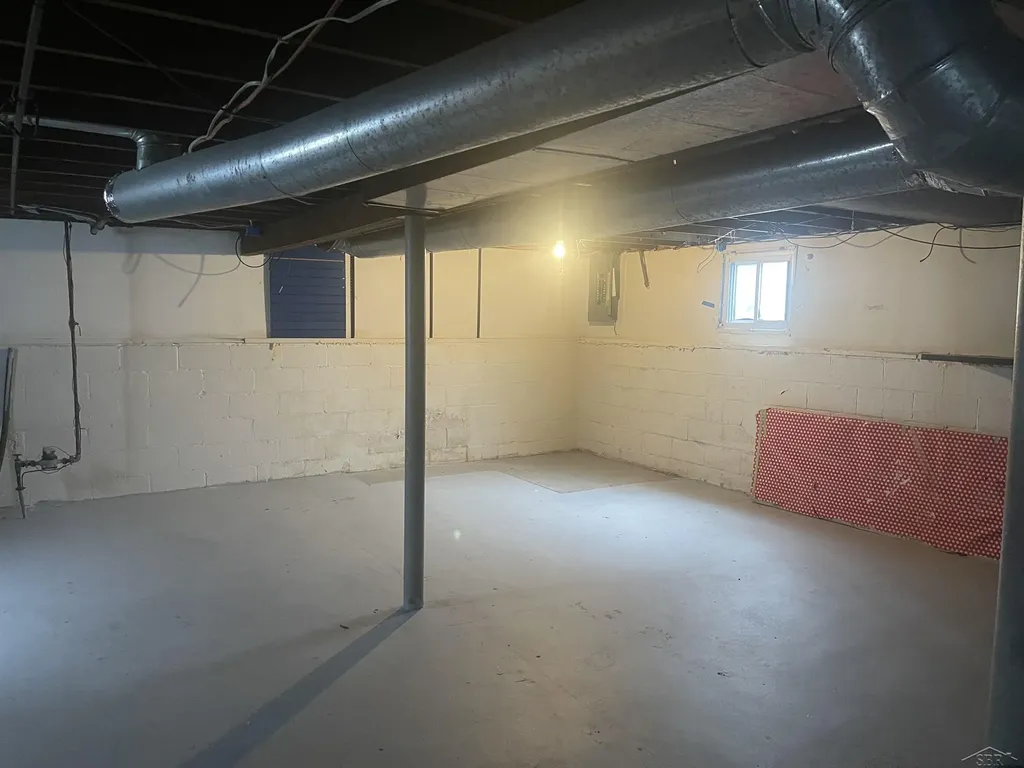 2129 N Clinton Road Saginaw City MI 48602