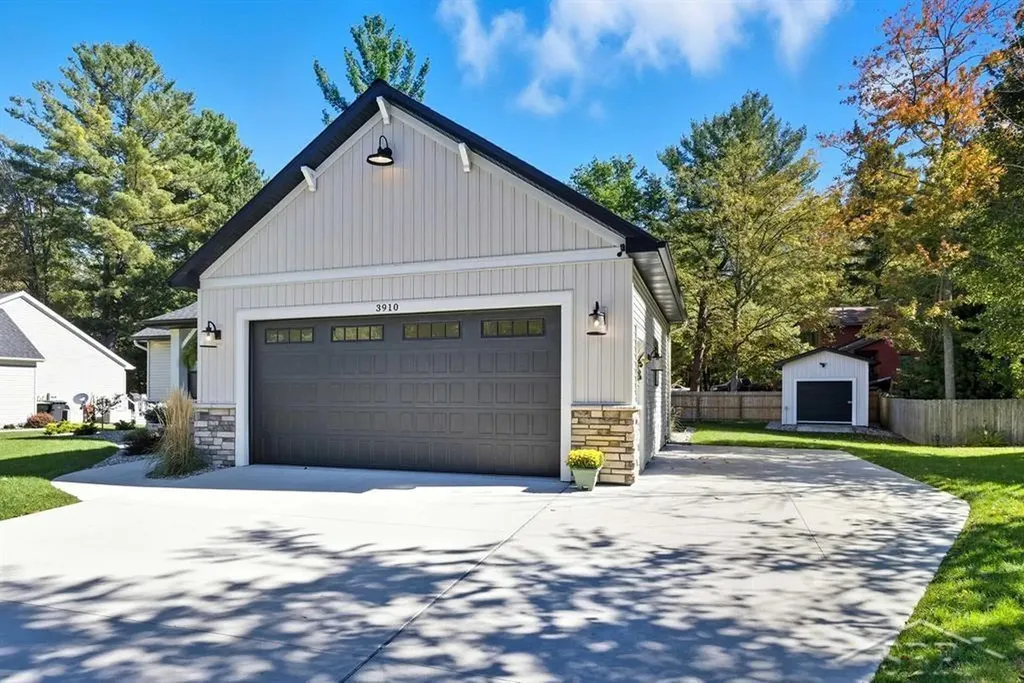 3910 Plumtree Lane Midland City MI 48642
