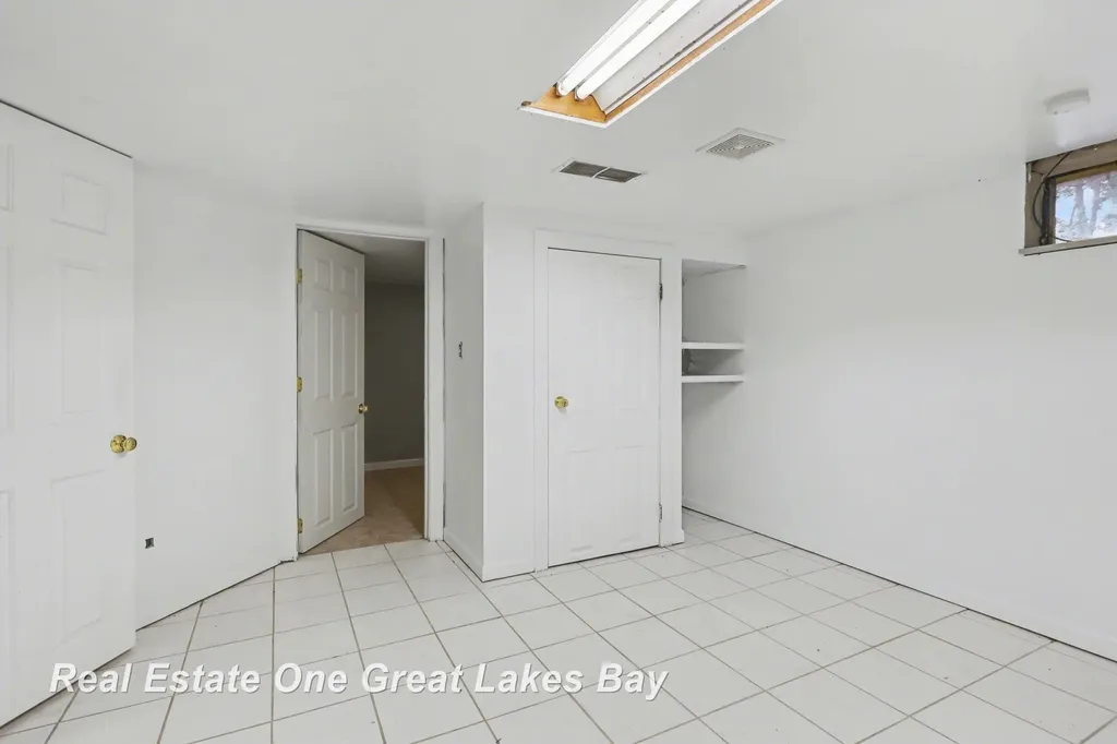 1943 Ottawa Street Saginaw City MI 48602
