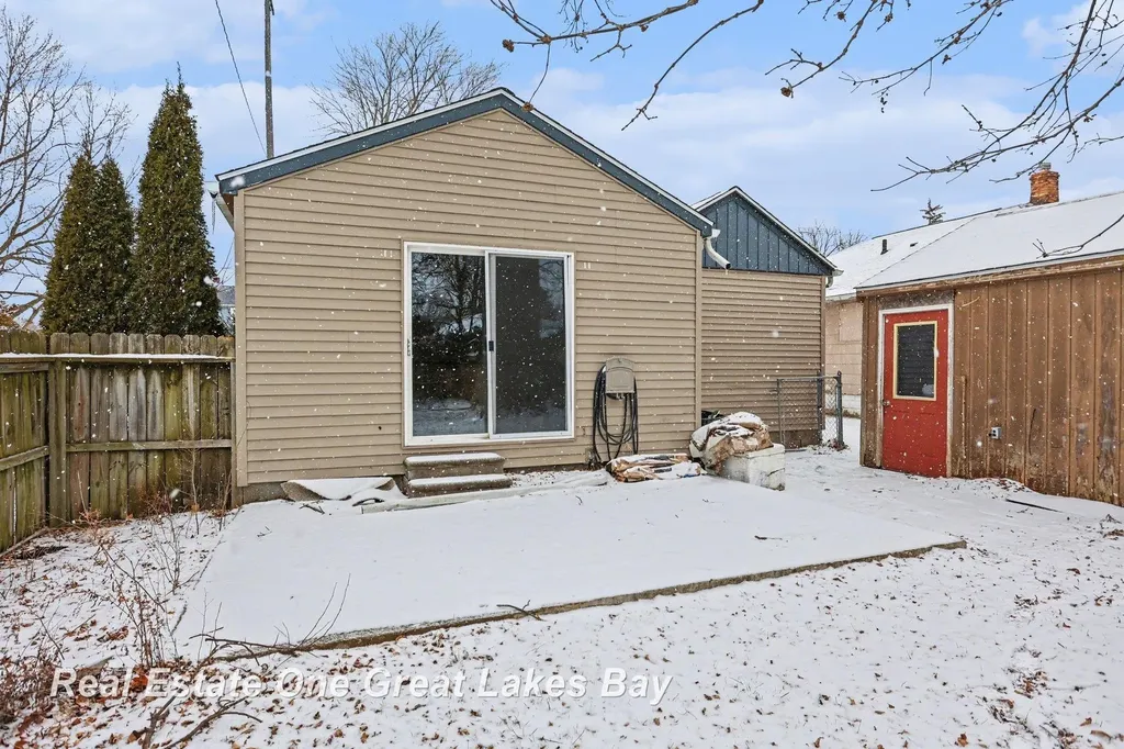 1943 Ottawa Street Saginaw City MI 48602