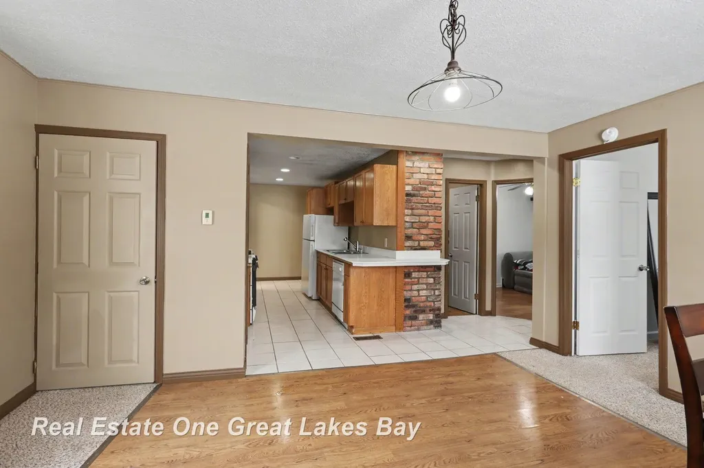 1943 Ottawa Street Saginaw City MI 48602