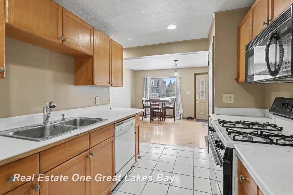 1943 Ottawa Street Saginaw City MI 48602