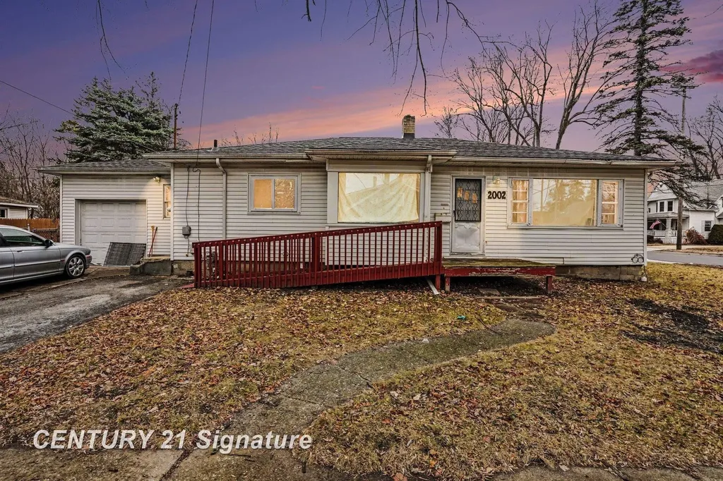 2002 Marquette Street Saginaw City MI 48602