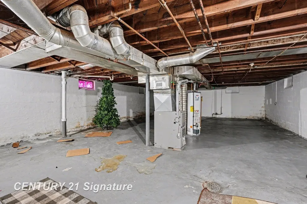 2002 Marquette Street Saginaw City MI 48602