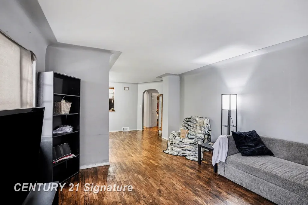 2002 Marquette Street Saginaw City MI 48602