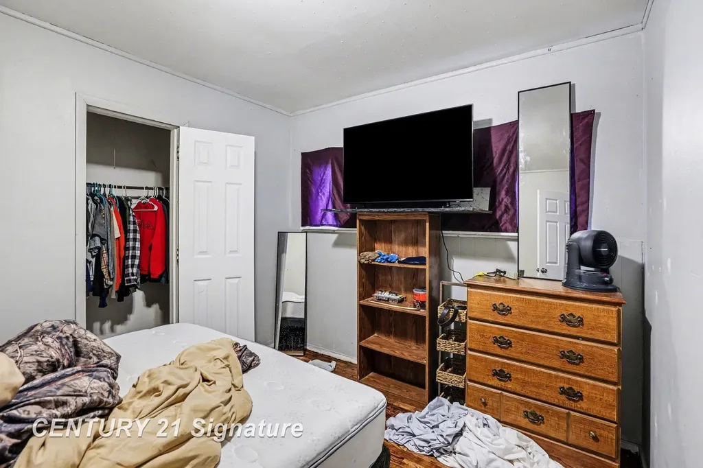2002 Marquette Street Saginaw City MI 48602