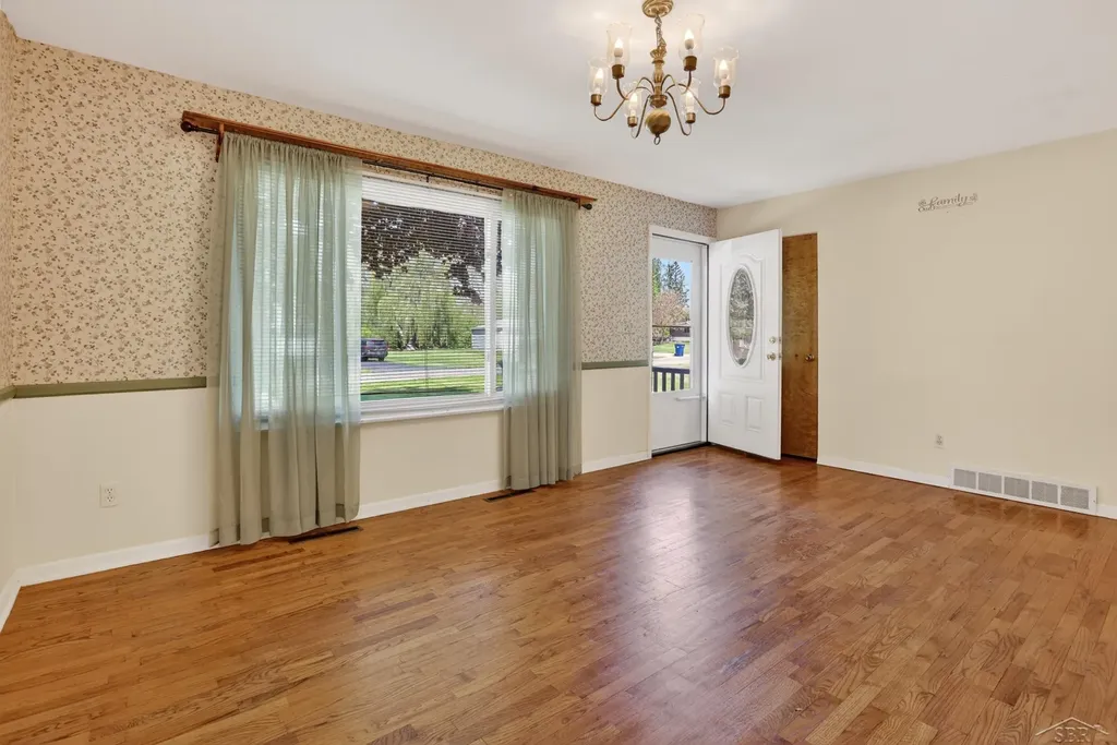 1323 Joseph Street Saginaw Charter Township MI 48638