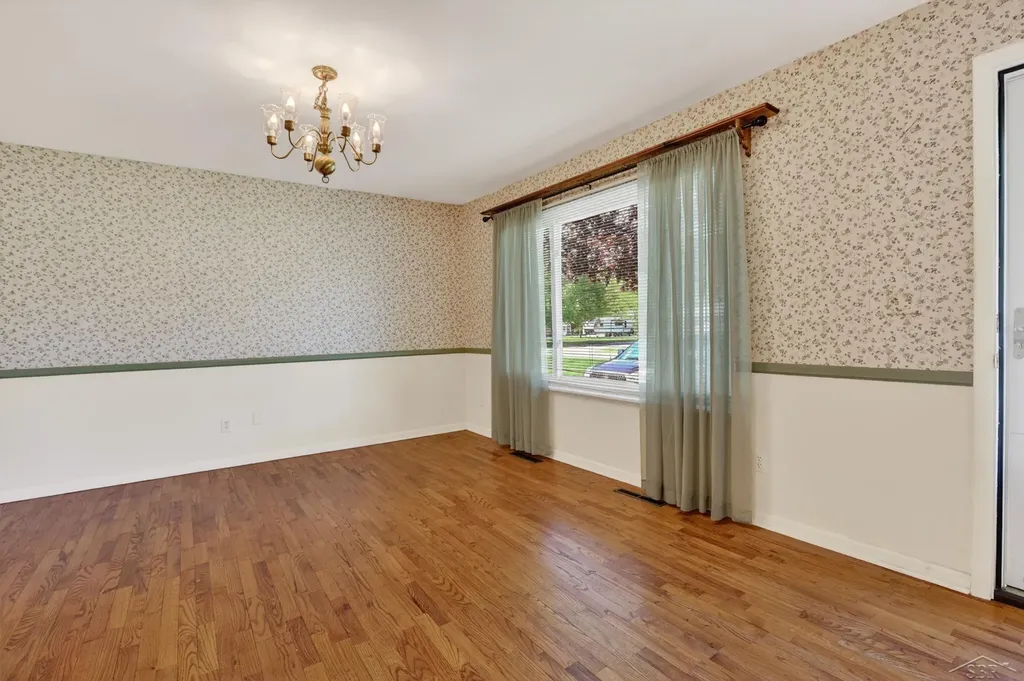 1323 Joseph Street Saginaw Charter Township MI 48638