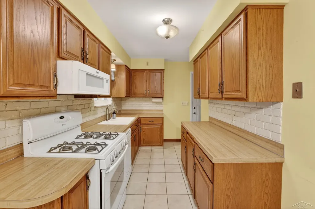 1323 Joseph Street Saginaw Charter Township MI 48638