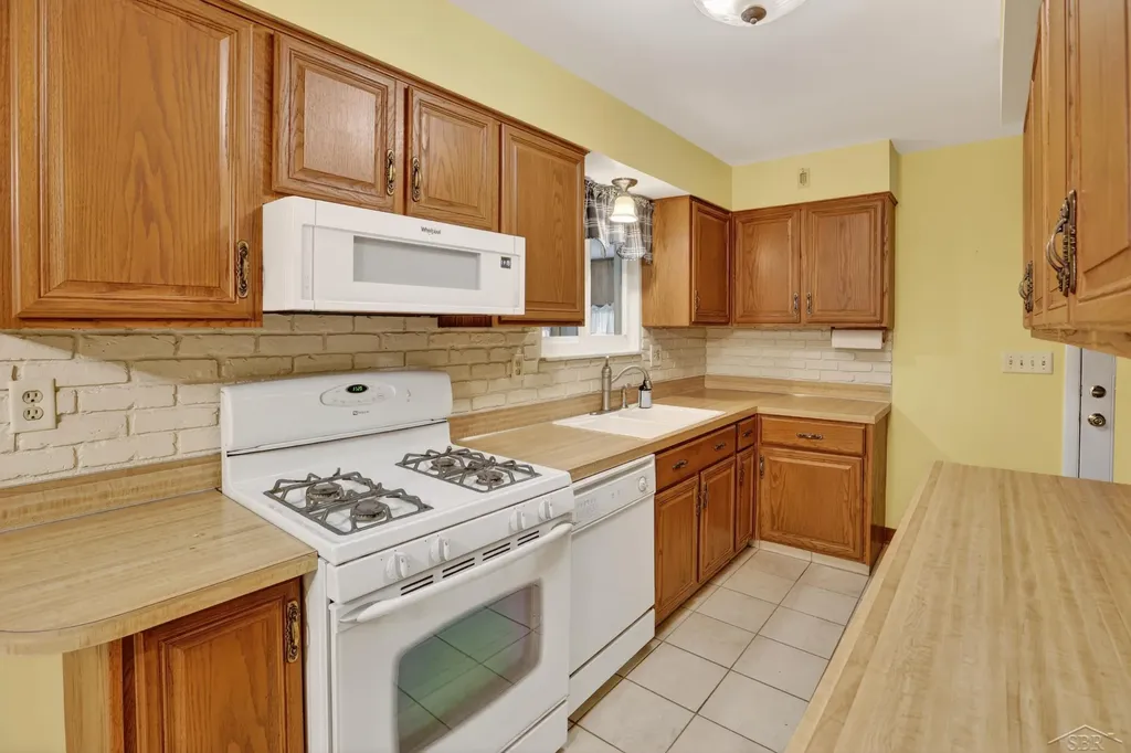 1323 Joseph Street Saginaw Charter Township MI 48638
