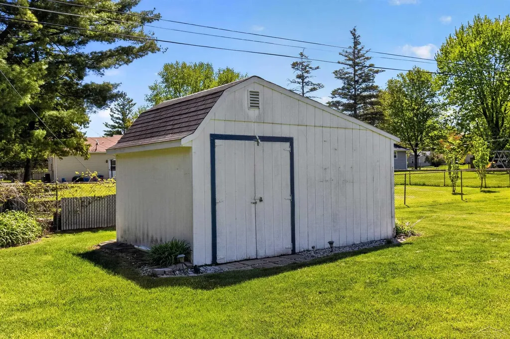 1323 Joseph Street Saginaw Charter Township MI 48638
