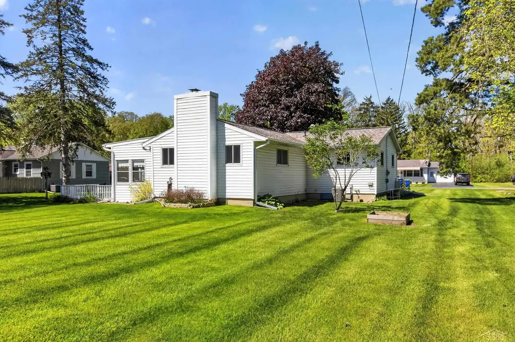1323 Joseph Street Saginaw Charter Township MI 48638