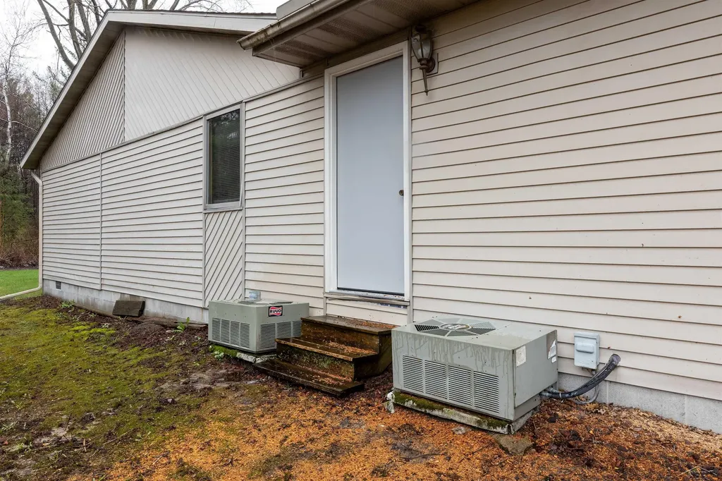 2043/2047 N Neiner Road Jerome Township MI 48657