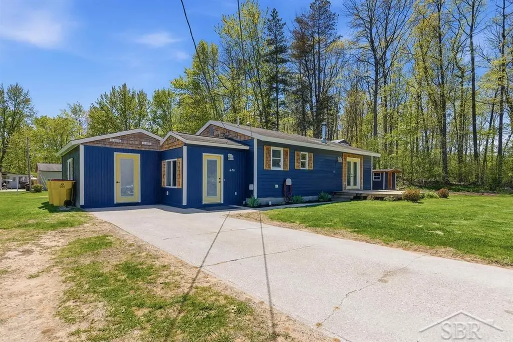 626 E Forestlawn Drive Homer Township MI 48640