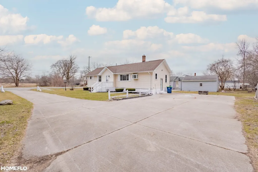 708 Sherman Road Carrollton Township MI 48604