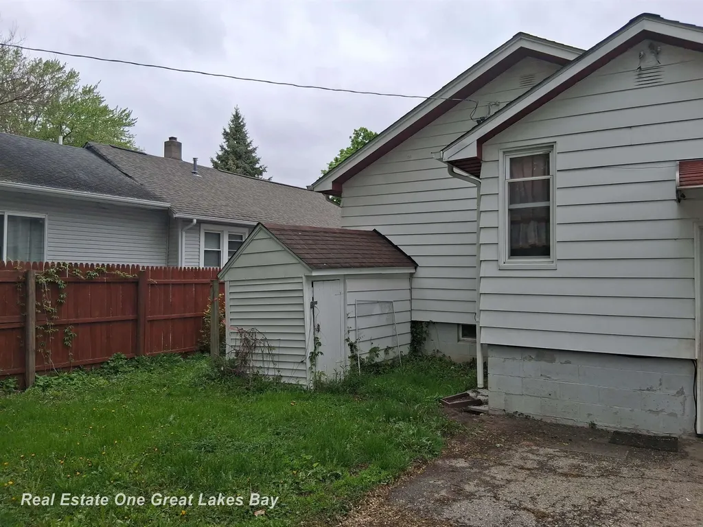 2329 Blake Street Saginaw City MI 48602