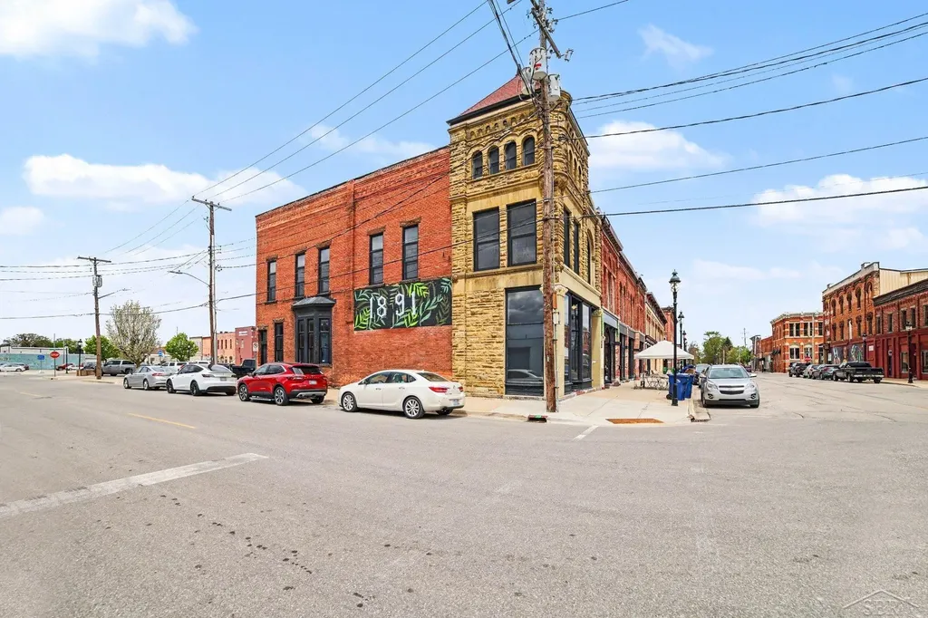 108 S Linn Street Bay City City MI 48706