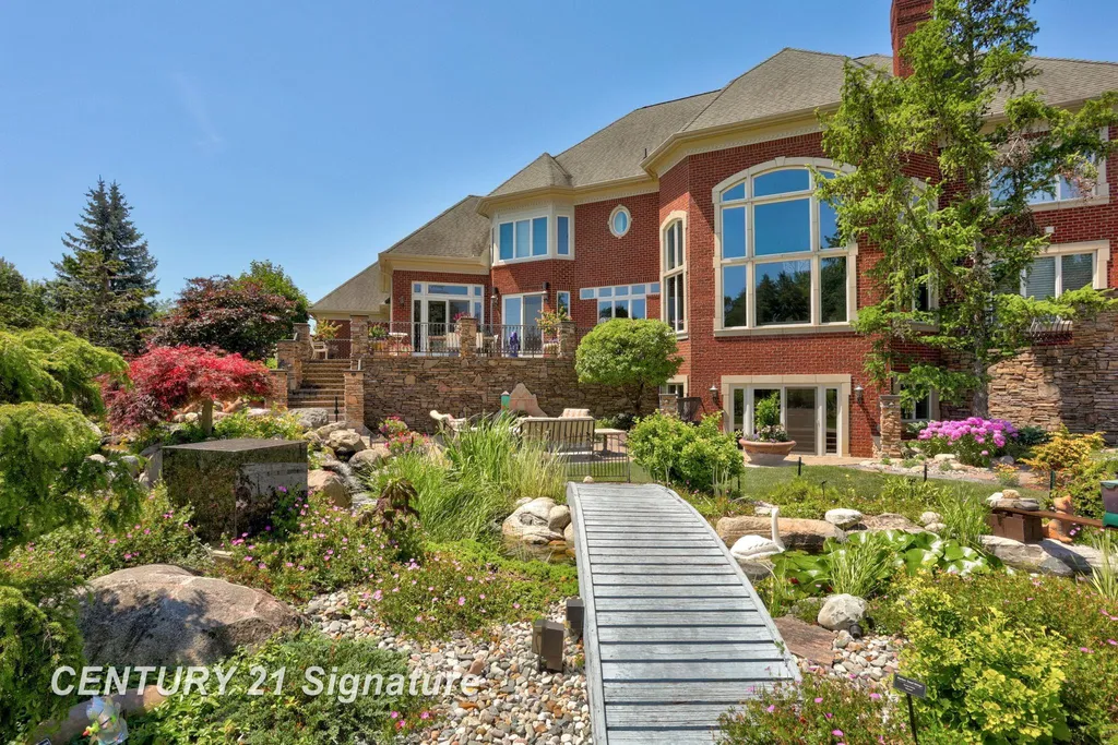 8 Appleshire Court Thomas Township MI 48623