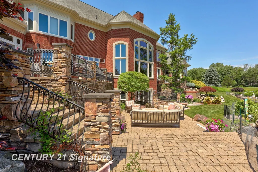 8 Appleshire Court Thomas Township MI 48623