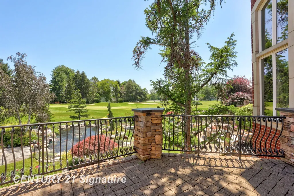 8 Appleshire Court Thomas Township MI 48623