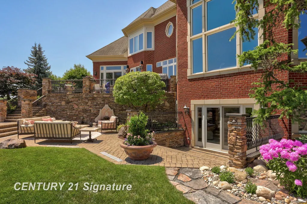 8 Appleshire Court Thomas Township MI 48623