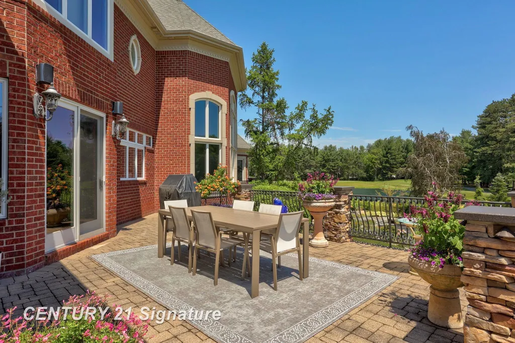8 Appleshire Court Thomas Township MI 48623