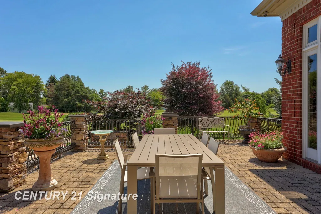 8 Appleshire Court Thomas Township MI 48623