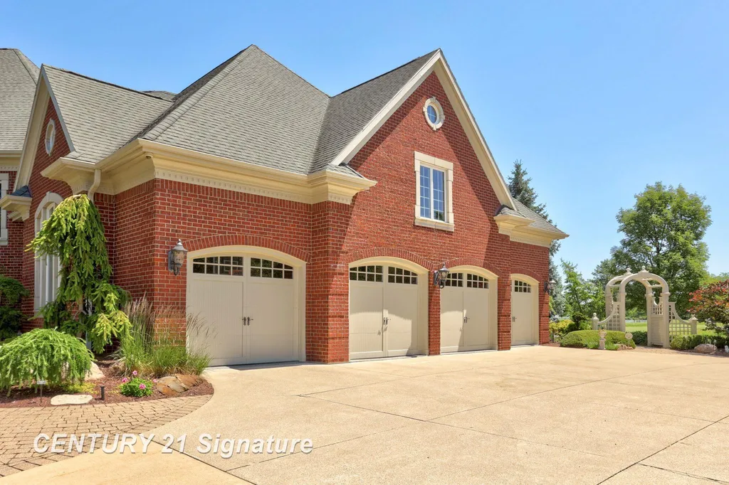 8 Appleshire Court Thomas Township MI 48623