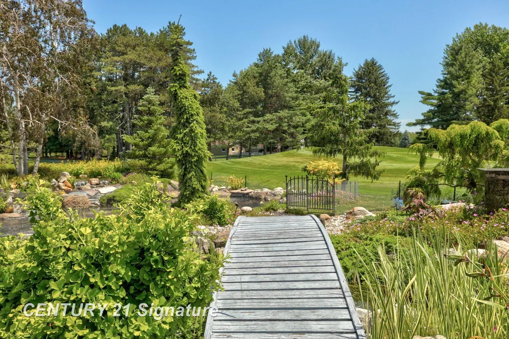 8 Appleshire Court Thomas Township MI 48623