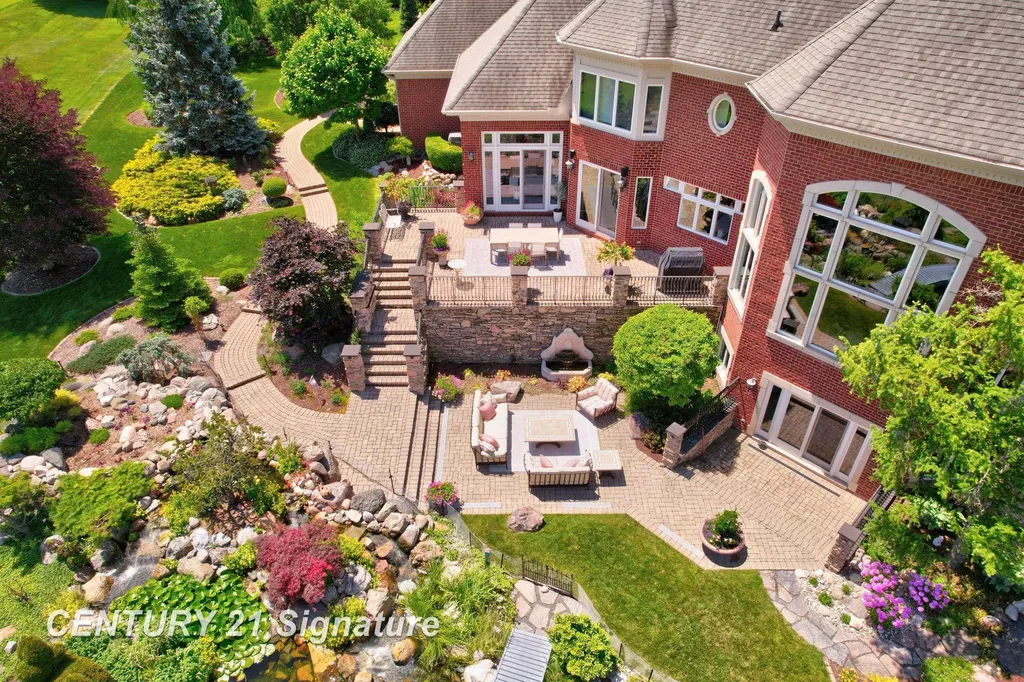 8 Appleshire Court Thomas Township MI 48623