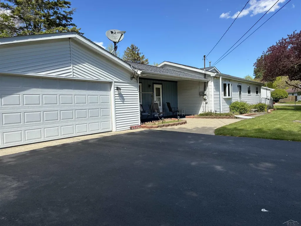 7178 London Drive Thomas Township MI 48609