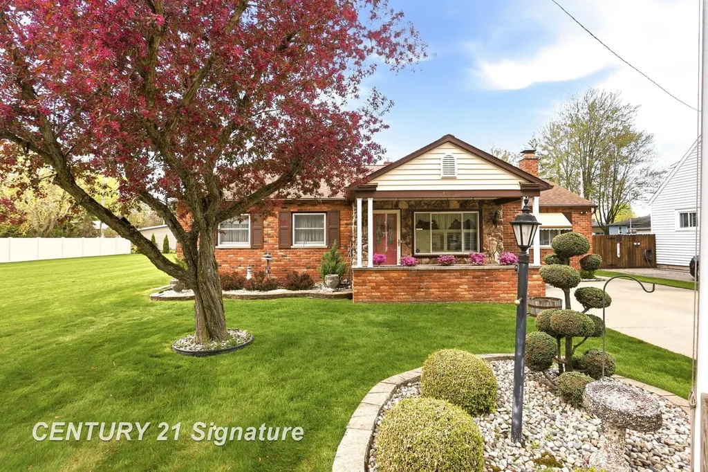 2961 Johns Drive Saginaw Charter Township MI 48603