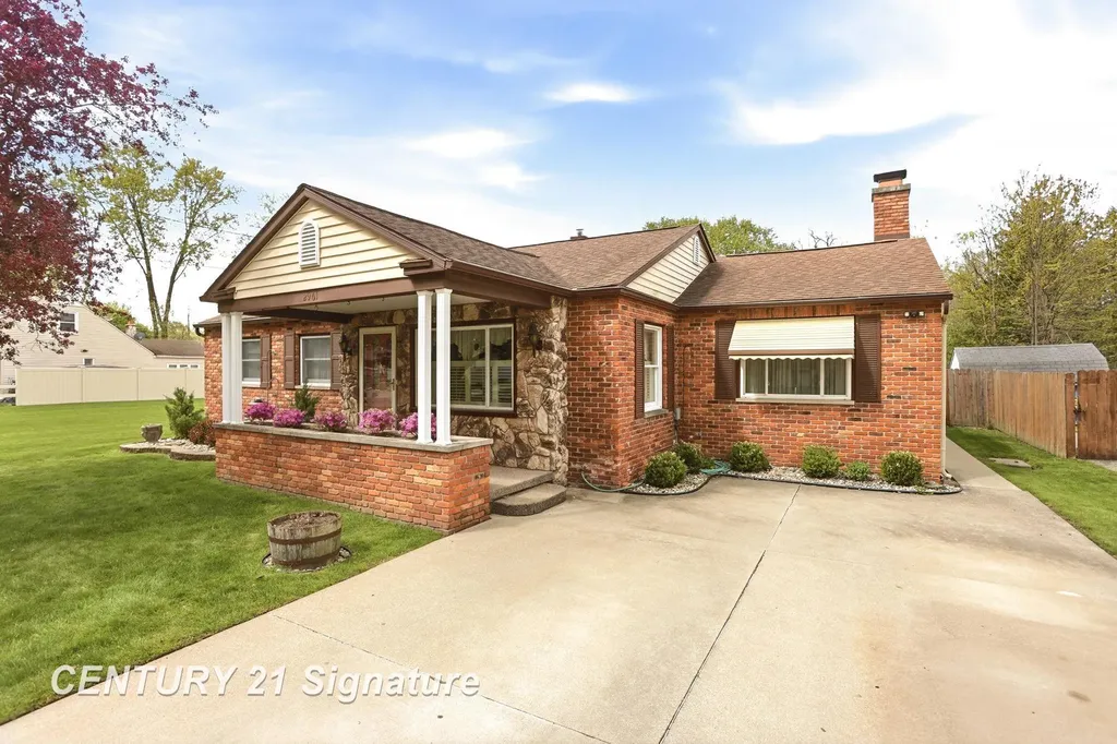 2961 Johns Drive Saginaw Charter Township MI 48603