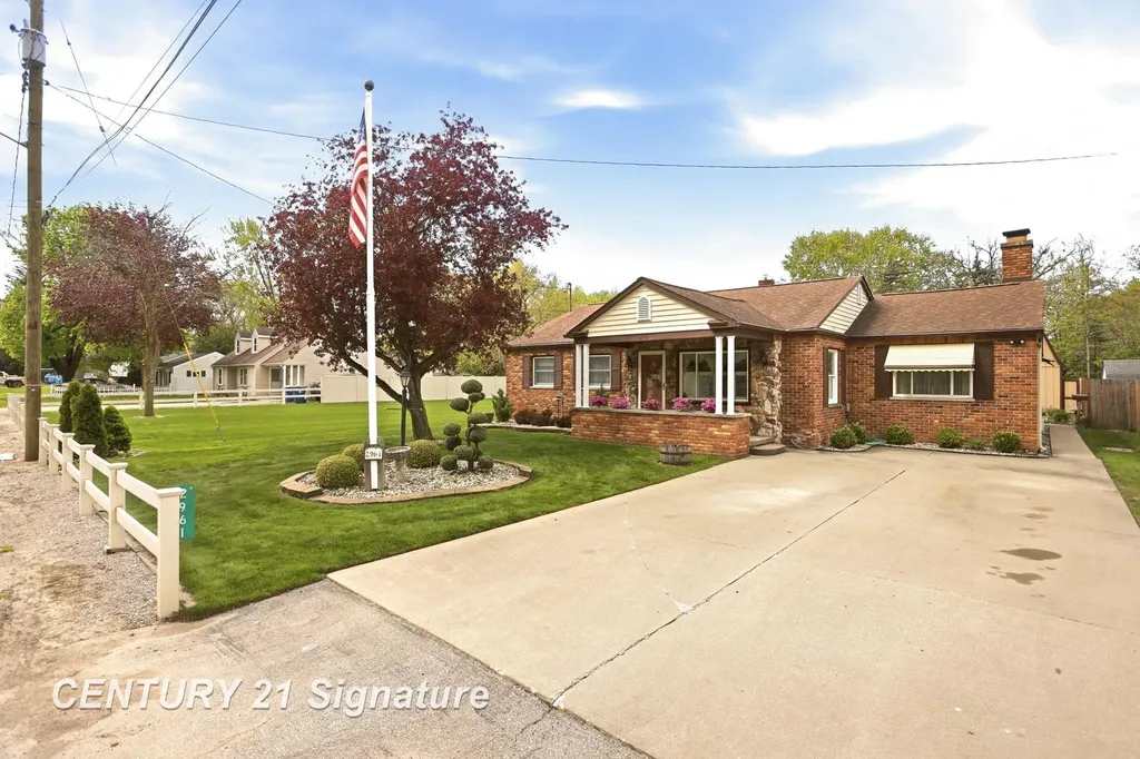 2961 Johns Drive Saginaw Charter Township MI 48603