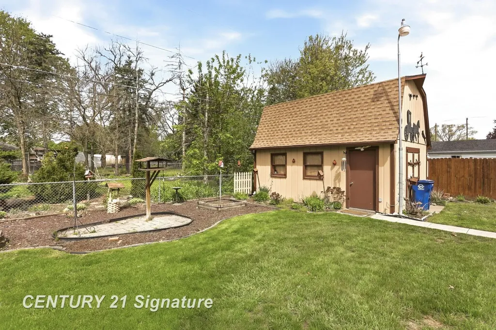 2961 Johns Drive Saginaw Charter Township MI 48603