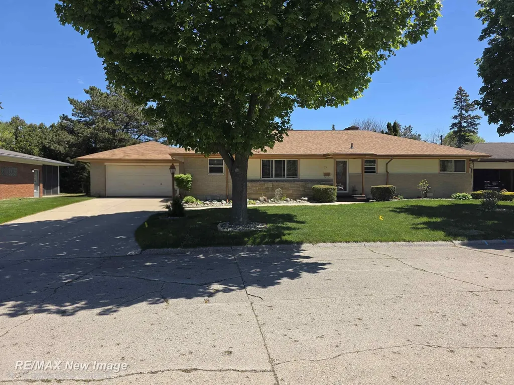 77 Elmview Court Saginaw City MI 48602